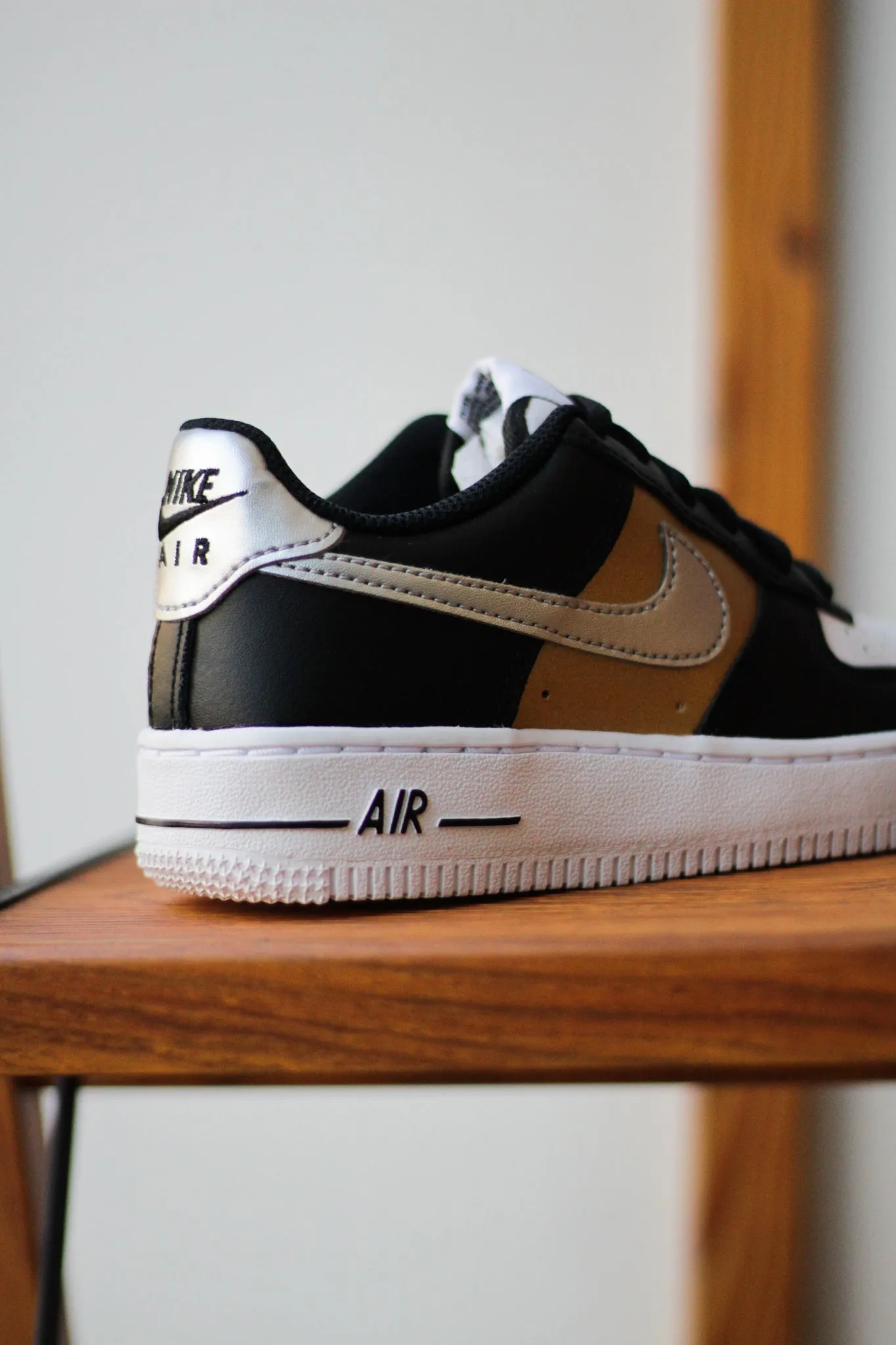 AIR FORCE 1 (GS) "BLACK/METALLIC SILVER"