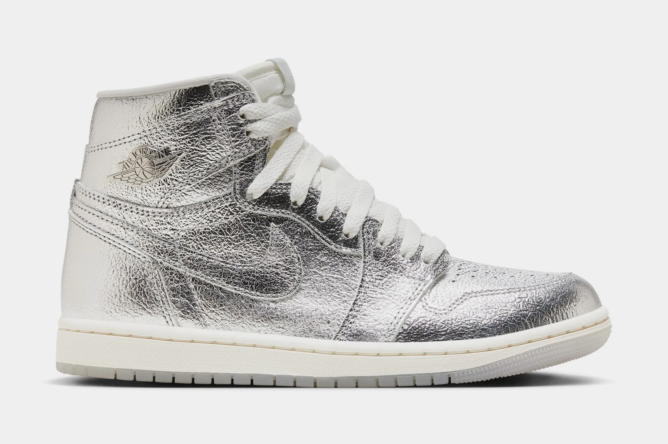 Air Jordan 1 Retro High OG Chrome Womens Lifestyle Shoes (Metallic Silver/Photon Dust/Sail)