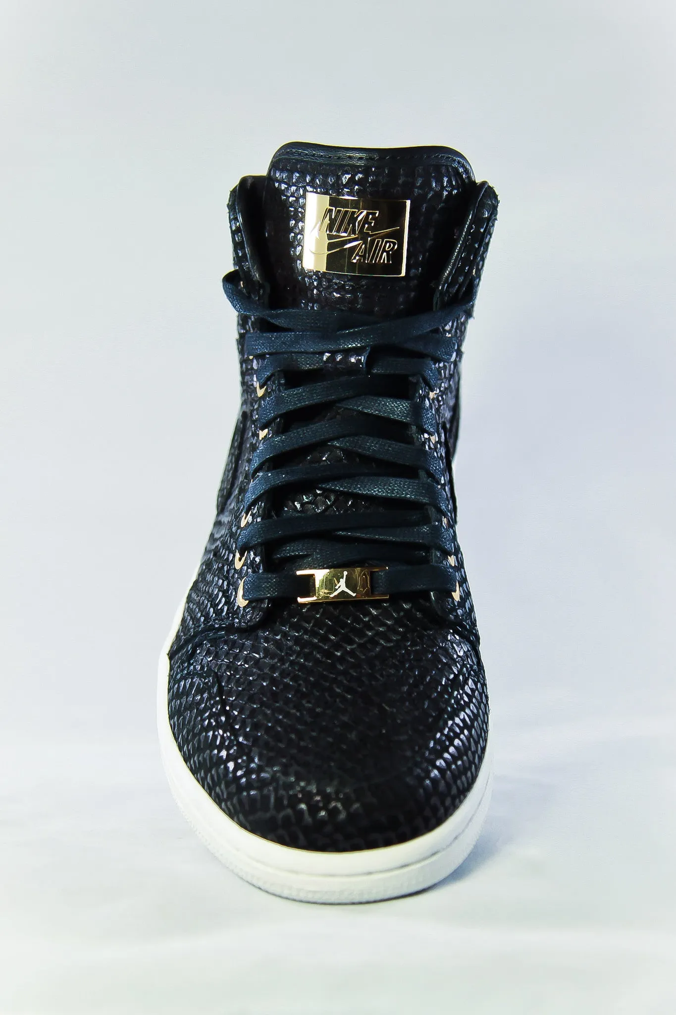 Air Jordan 1 Retro Pinnacle "Black" 2015 SKU 705075 030 - Authentic - New in Box