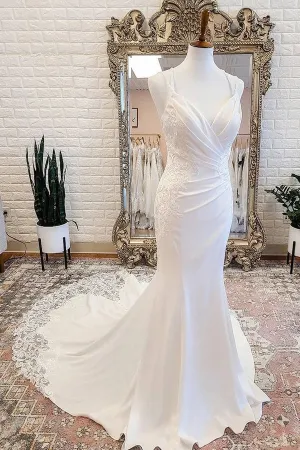 Elegant Mermaid Ivory Wedding Dress With Court Train