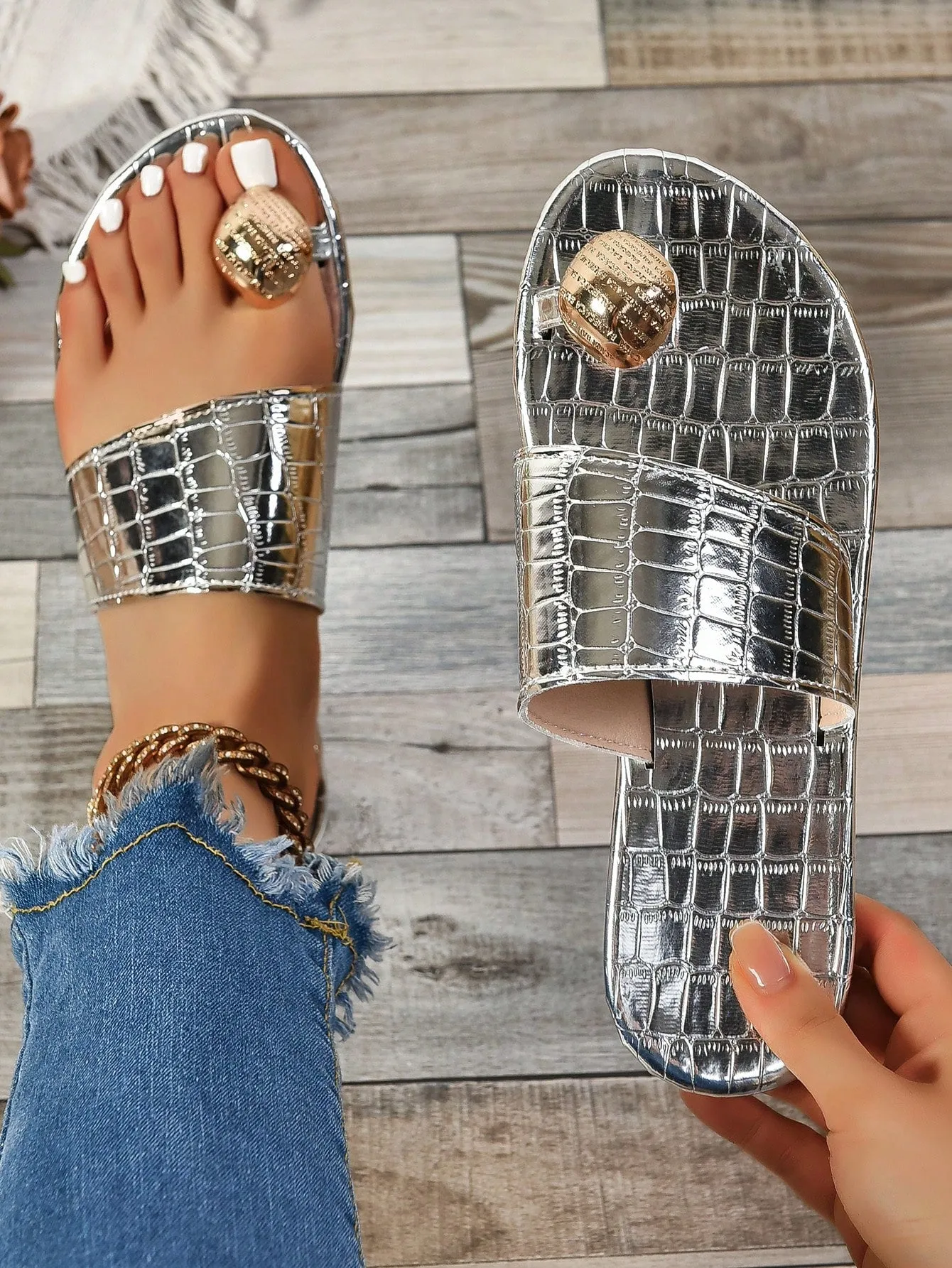 Fashionable Pearl and Rhinestone Roman Sandals