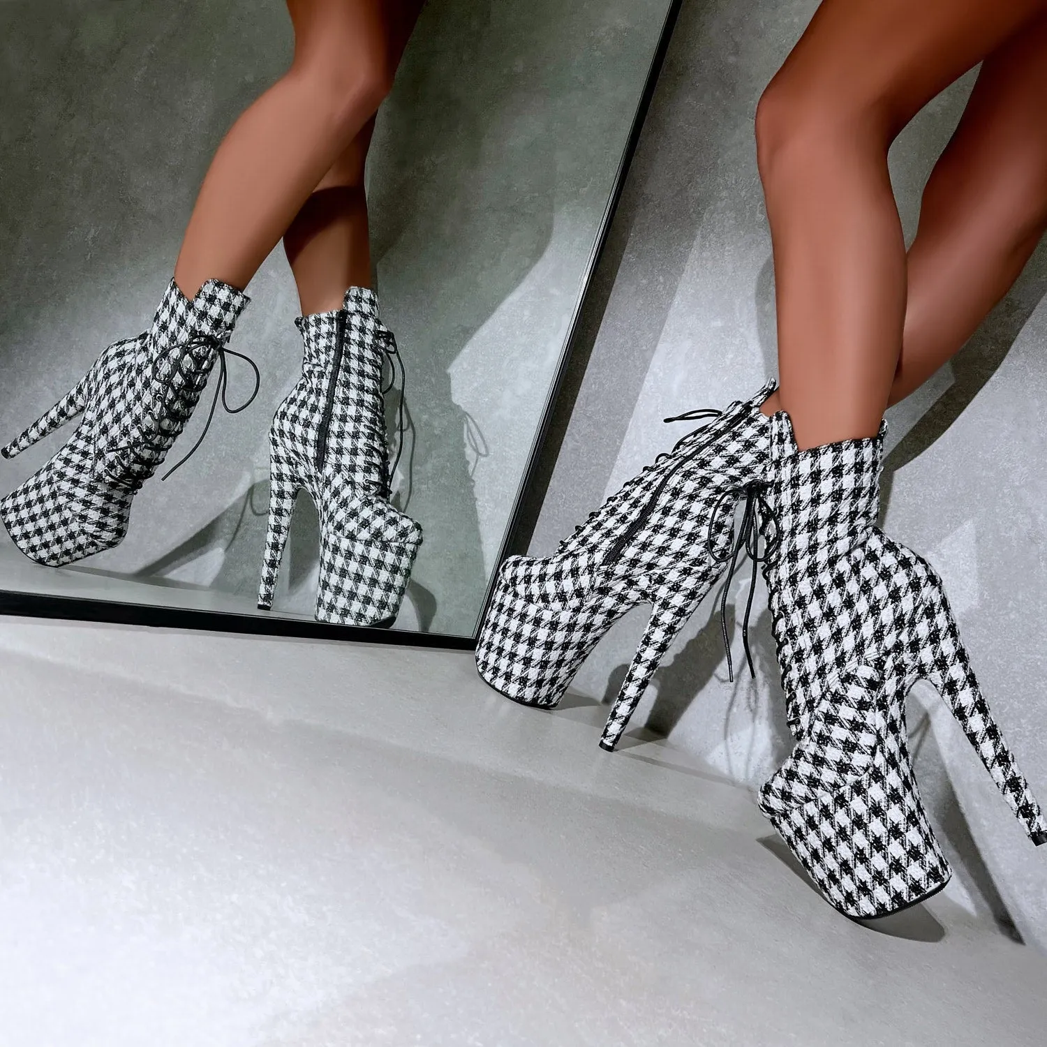 Houndstooth Boot - 8INCH