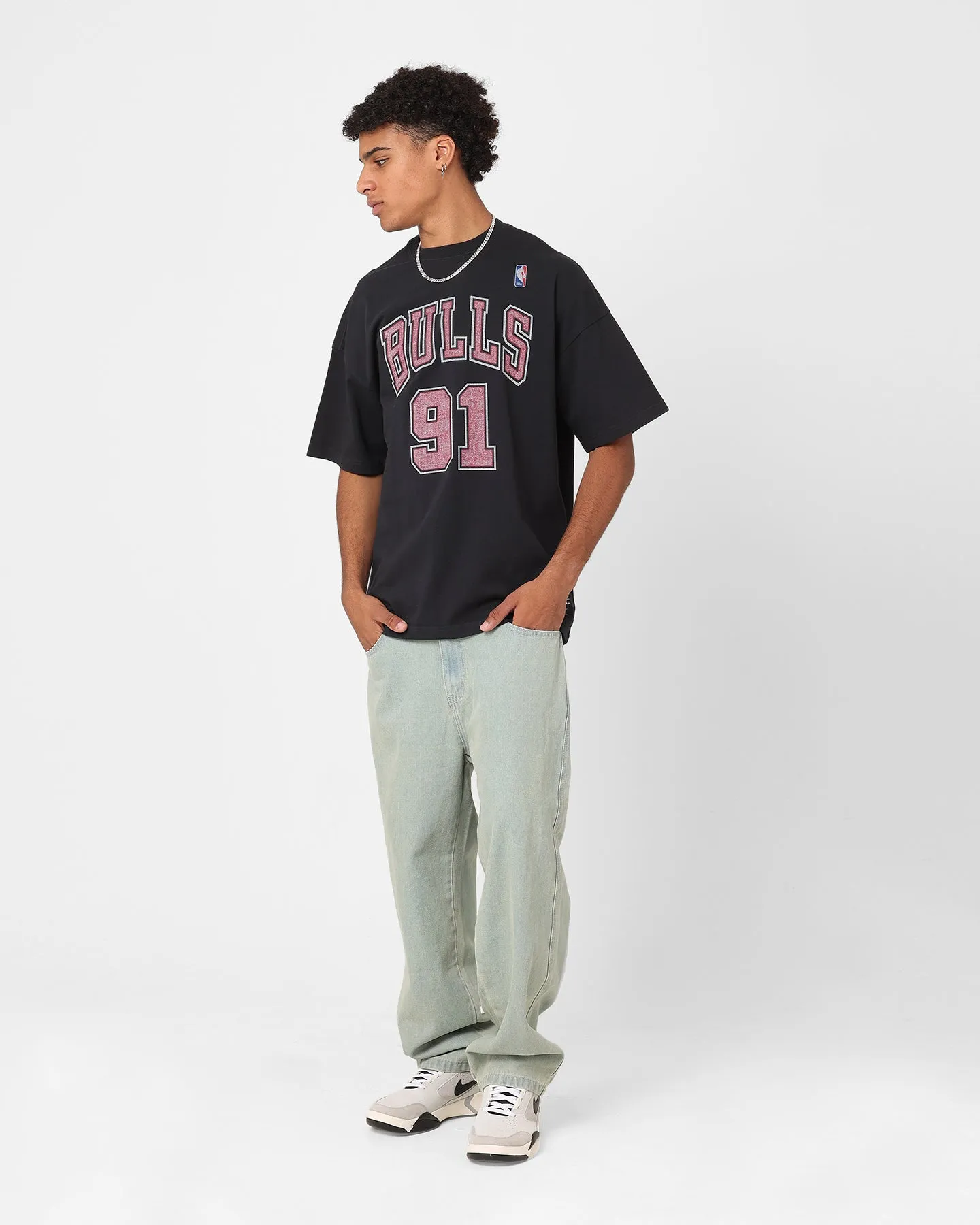 Mitchell & Ness Chicago Bulls Name & Number Oversized T-Shirt Faded Black