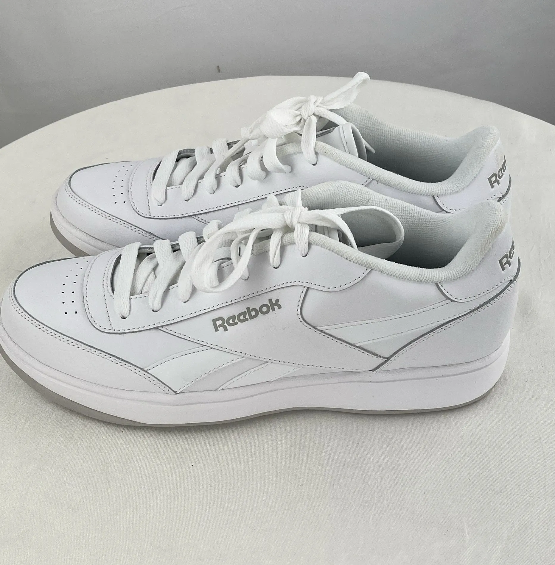 Reebok Men's White Leather Classic Tennis Walking Shoes Size 11 NWOB