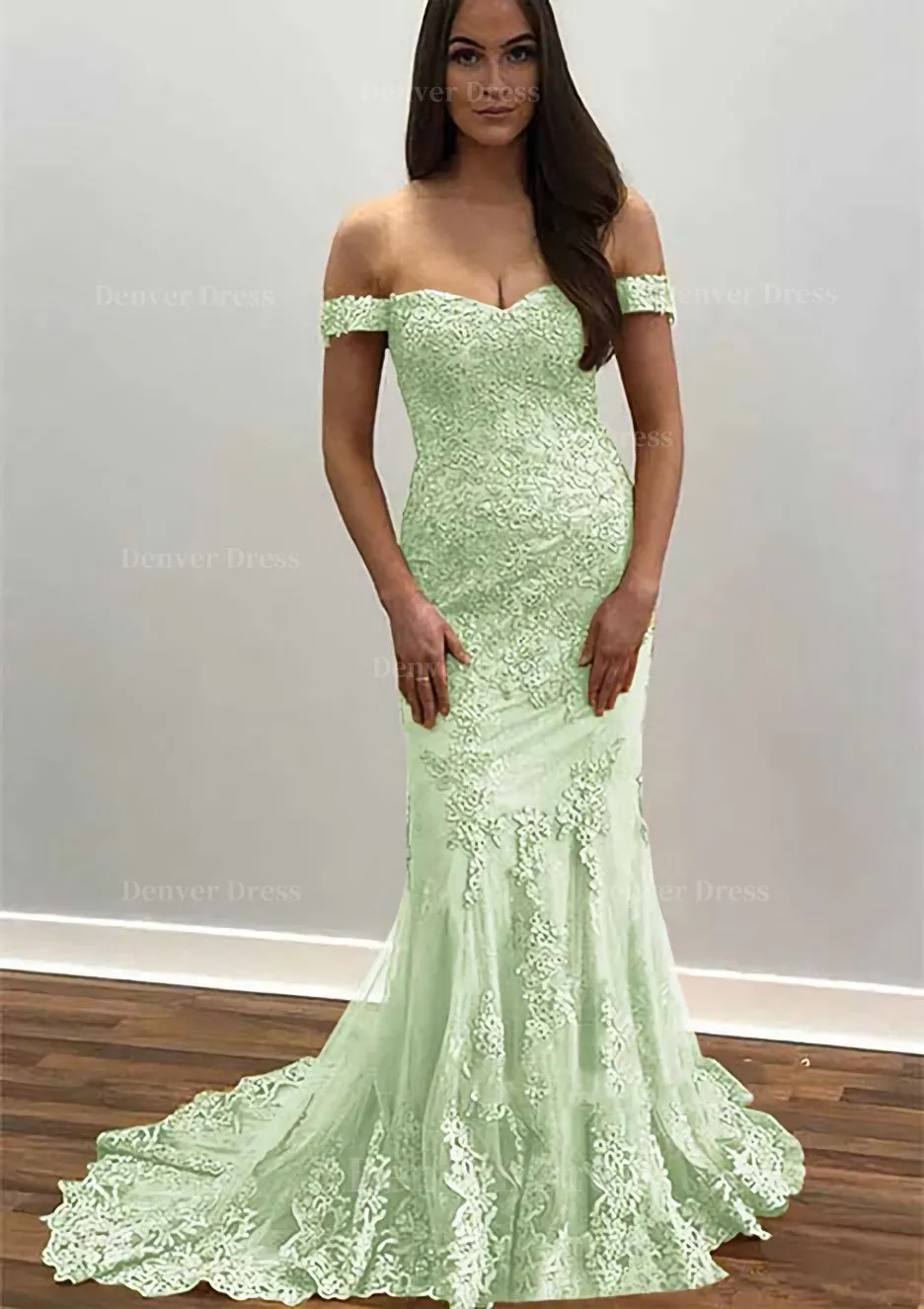 Trumpet/Mermaid Off-the-Shoulder Court Train Tulle Prom Dress With Lace Appliqued