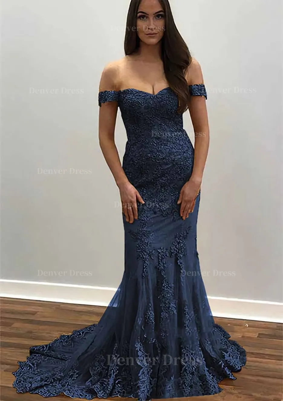 Trumpet/Mermaid Off-the-Shoulder Court Train Tulle Prom Dress With Lace Appliqued