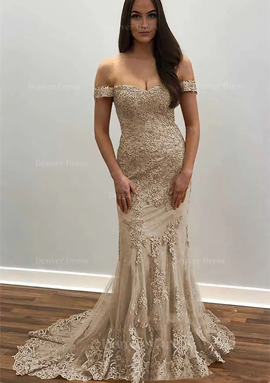 Trumpet/Mermaid Off-the-Shoulder Court Train Tulle Prom Dress With Lace Appliqued