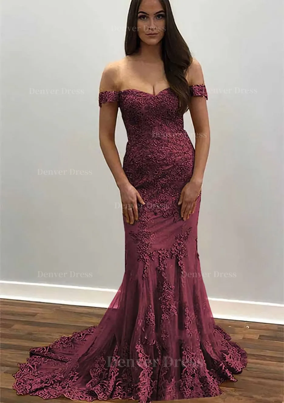 Trumpet/Mermaid Off-the-Shoulder Court Train Tulle Prom Dress With Lace Appliqued