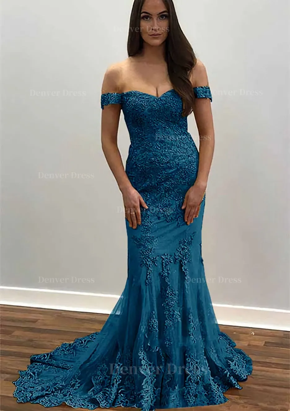 Trumpet/Mermaid Off-the-Shoulder Court Train Tulle Prom Dress With Lace Appliqued