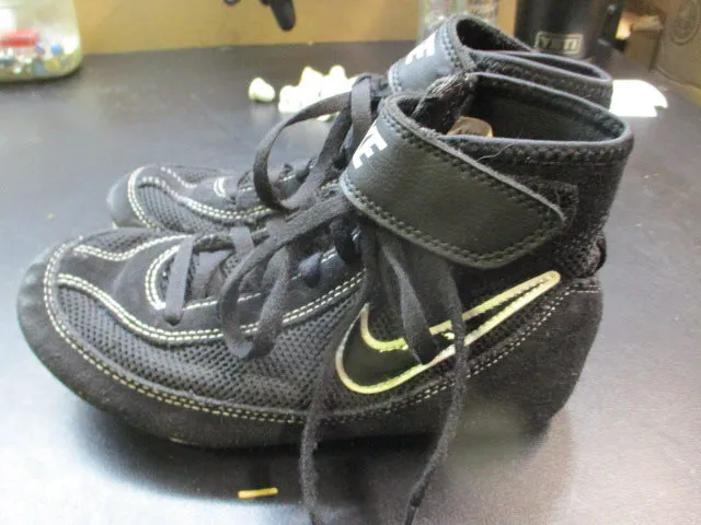 Used Nike Wrestling Shoes Size 2