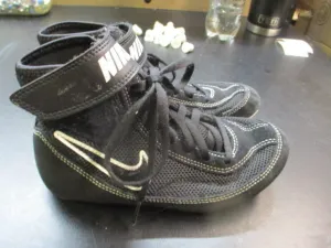 Used Nike Wrestling Shoes Size 2