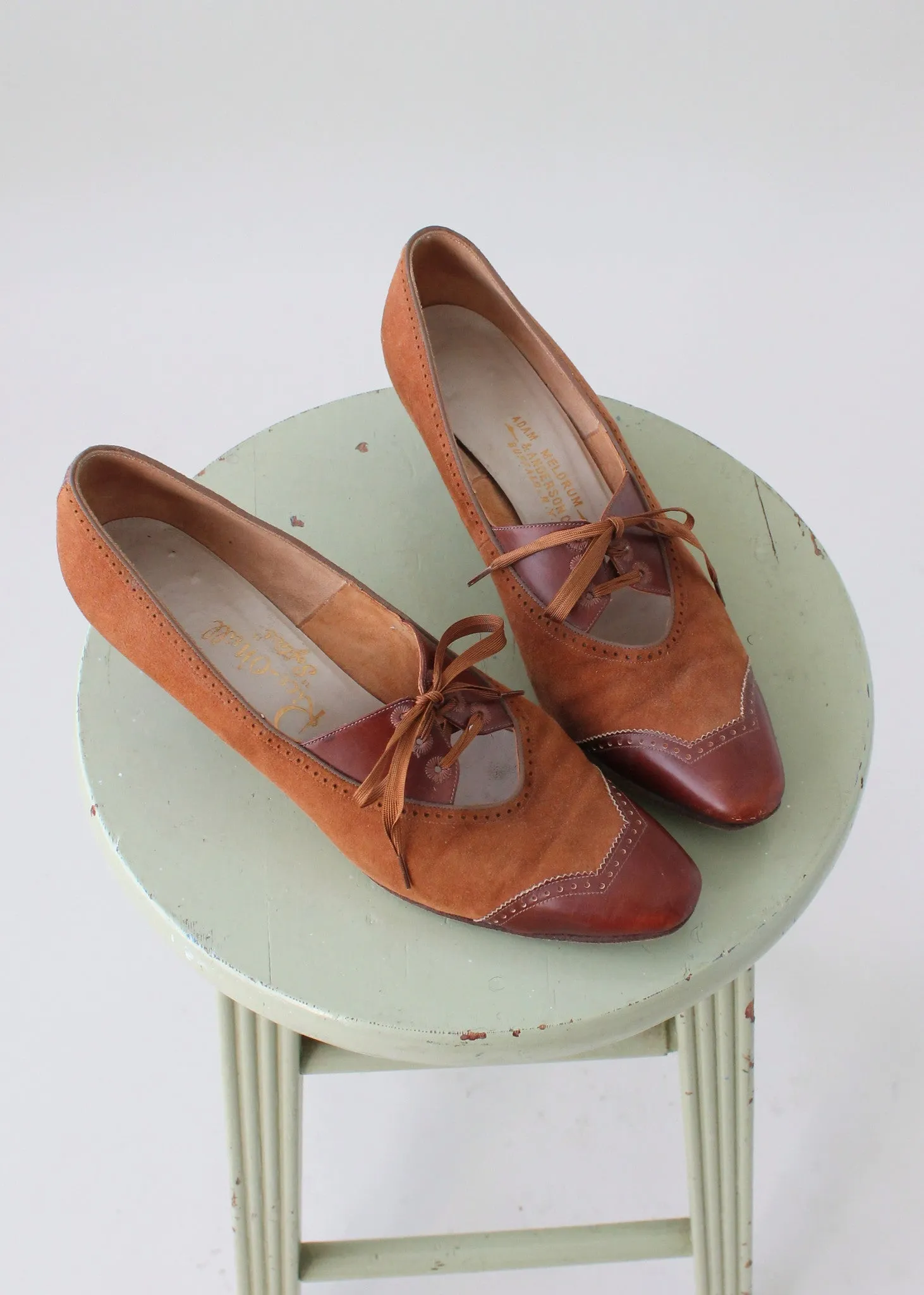 Vintage 1960s Two Tone Pointed Toe Oxfords