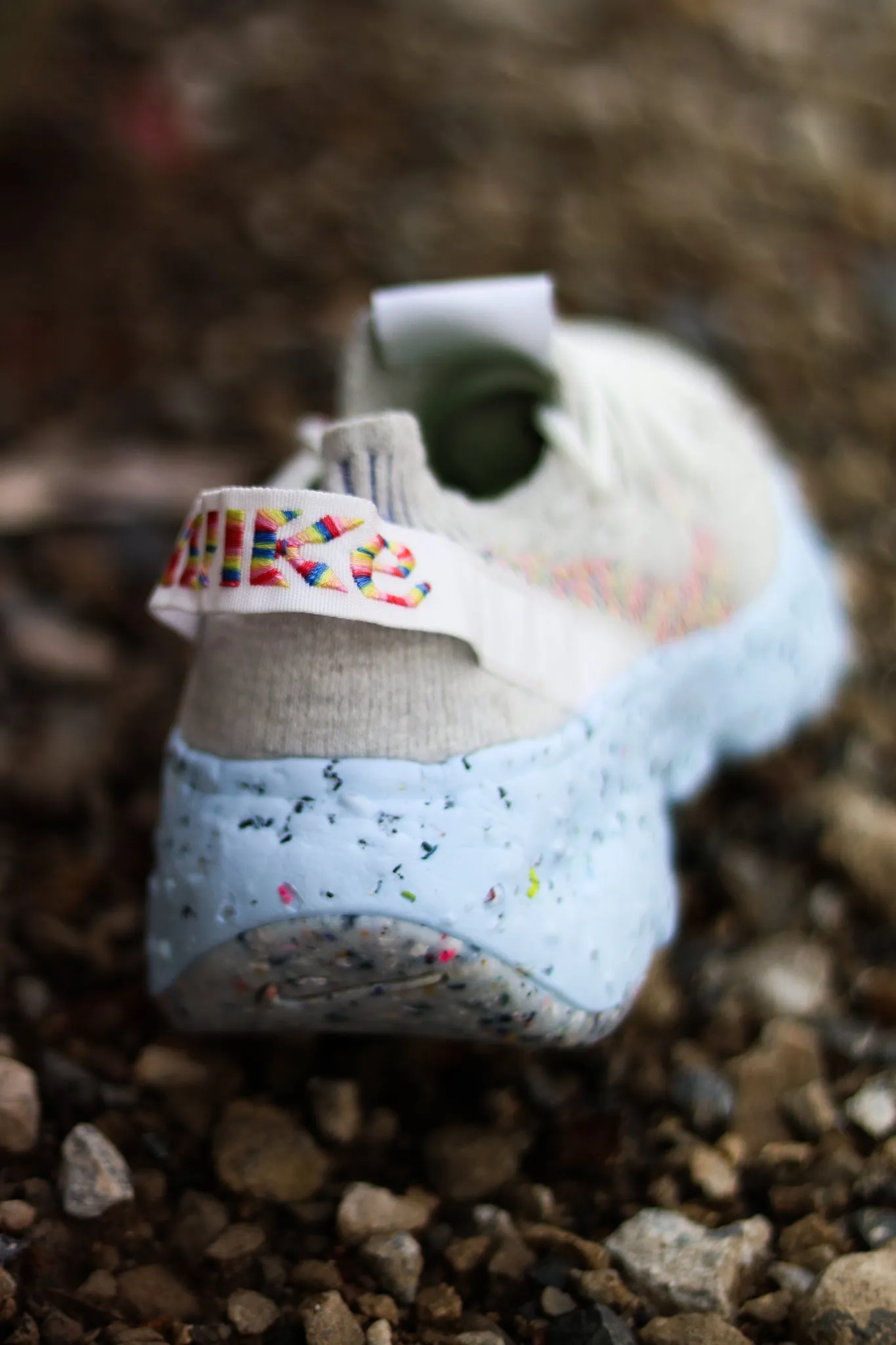 W NIKE SPACE HIPPIE 04 "WHT/MULTI"